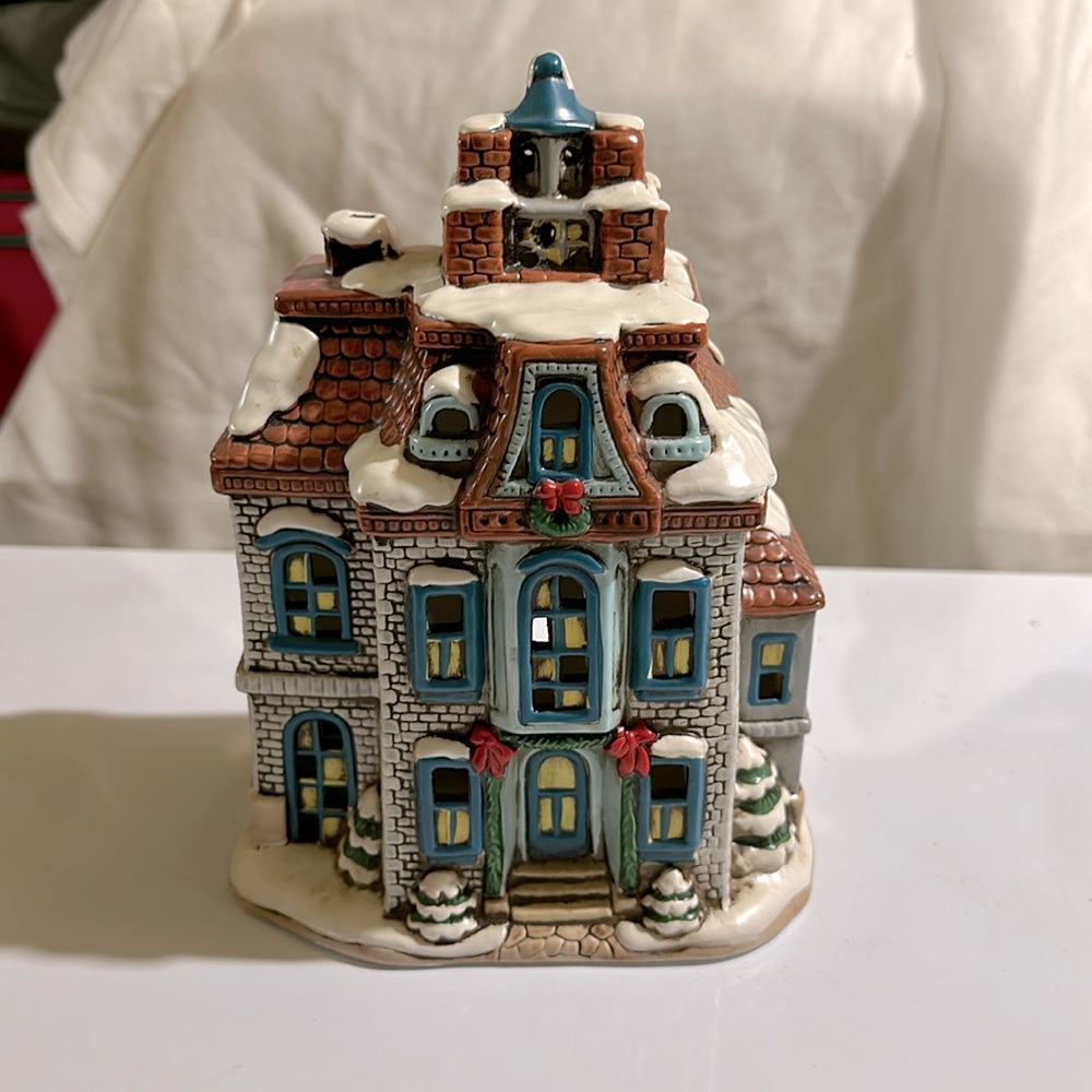 1987 Lefton China Holiday Colonial Village Greystone House Byron Wood #06339